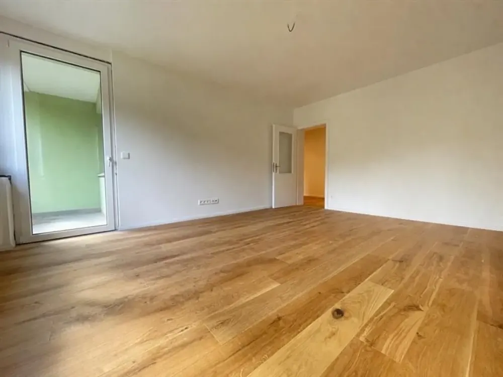 First Occupancy After Renovation! 3-Room Apartment with Loggia & Cellar in Hamburg-Harburg