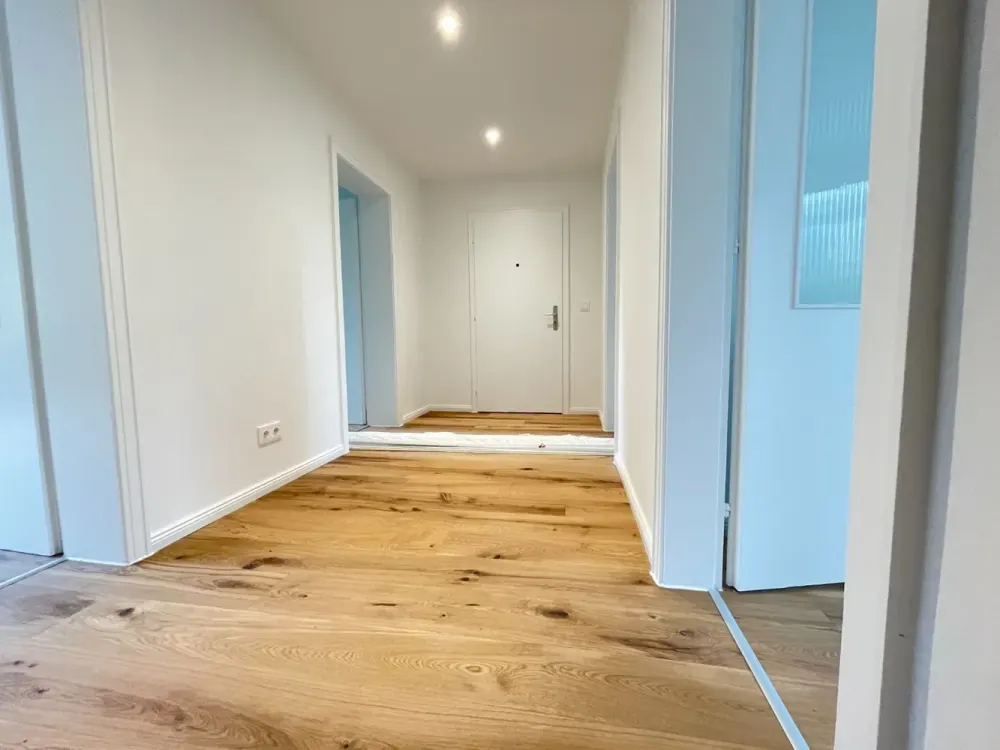 First Occupancy After Renovation! 3-Room Apartment with Loggia & Cellar in Hamburg-Harburg