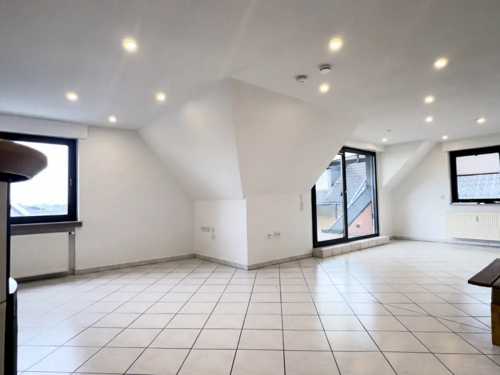 Helle Dachgeschosswohnung mit Balkon und Ausblick über Köln