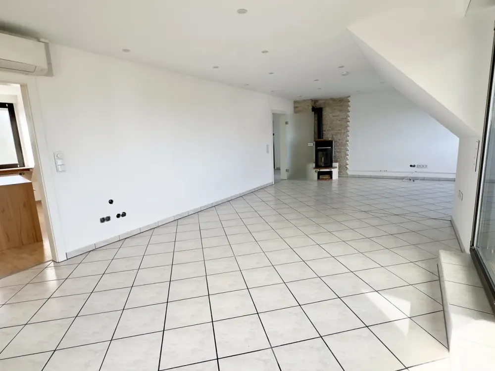Helle Dachgeschosswohnung mit Balkon und Ausblick über Köln