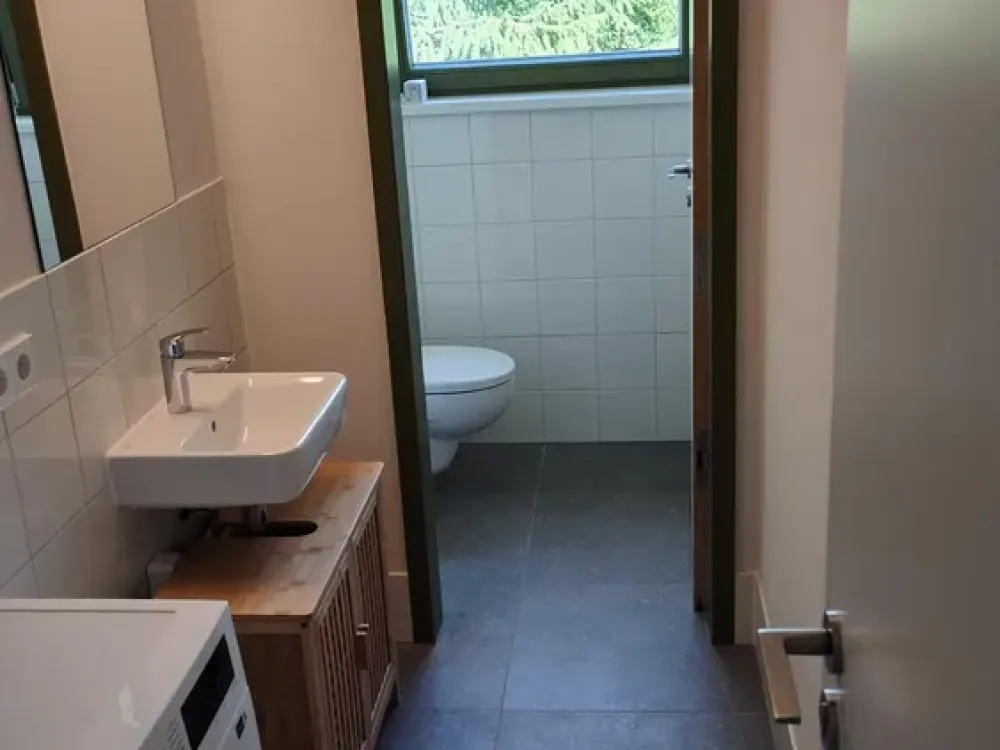 *Erstbezug* möbliertes WG-Zimmer mit eigenem Bad