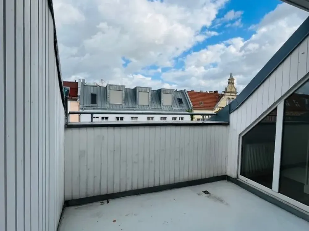 *möbliertes Dachgeschoss im Winskiez*