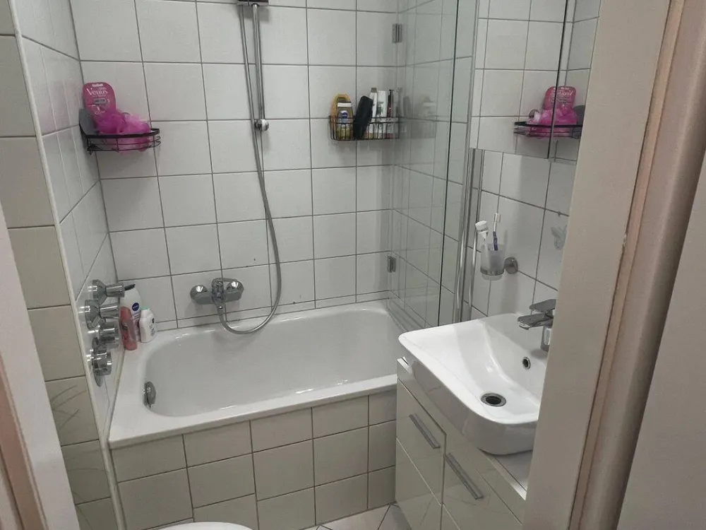 Keine Kaution, sofort einziehen. In sehr guter Lage!