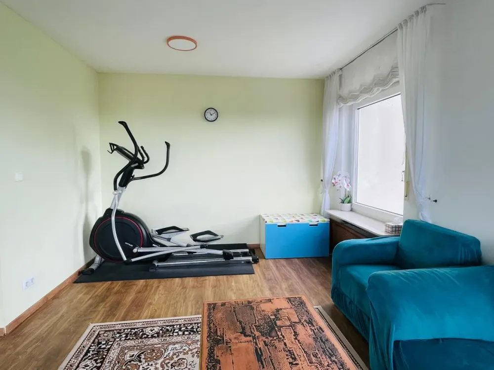 Geschmackvolle 4-Raum-Wohnung mit Balkon und Einbauküche in Steinbach (Taunus)