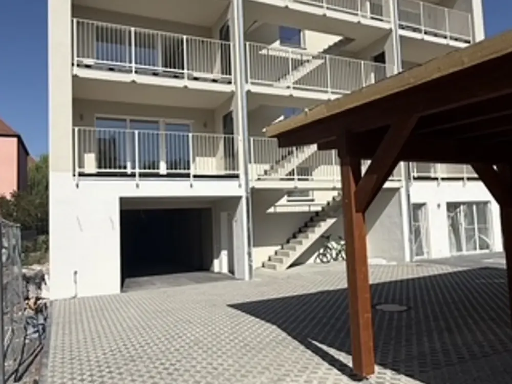 Wer zu spät kommt, wohnt woanders | lichtdurchflutete 4 -R- Whg. mit Loggia in Seenähe