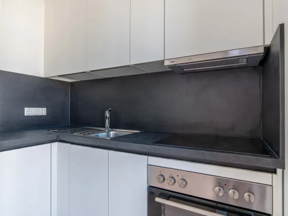 Bright 5th-Floor 1-Bedroom Apartment in the Peaceful Backhouse Apt 255