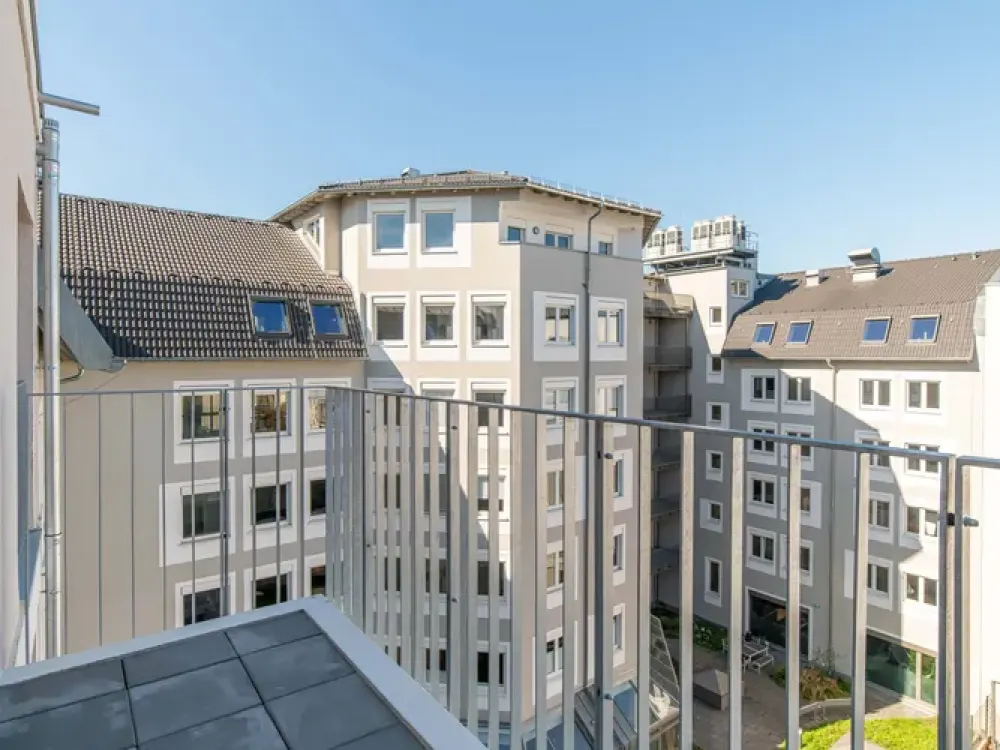 Bright 5th-Floor 1-Bedroom Apartment in the Peaceful Backhouse Apt 255