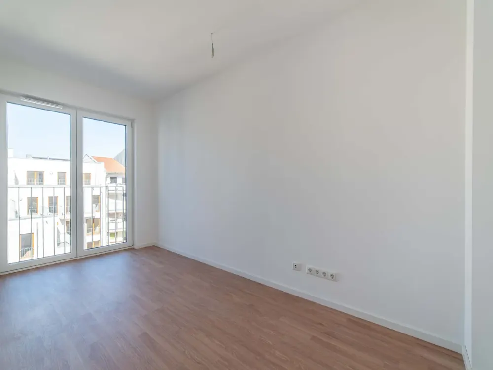 Bright 5th-Floor 1-Bedroom Apartment in the Peaceful Backhouse Apt 255