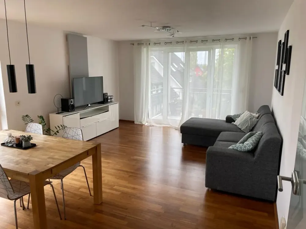 Helle 2 Zimmer in ruhiger Wohnlage mit Küche, saniertem Bad und Außenstellplatz