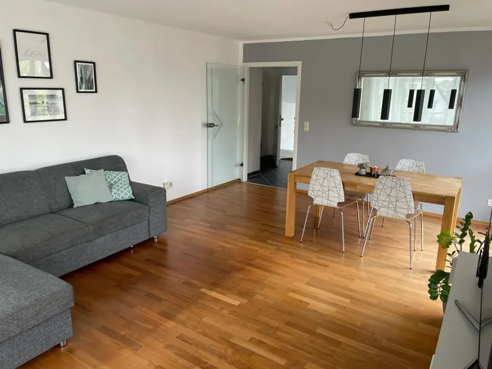 Helle 2 Zimmer in ruhiger Wohnlage mit Küche, saniertem Bad und Außenstellplatz