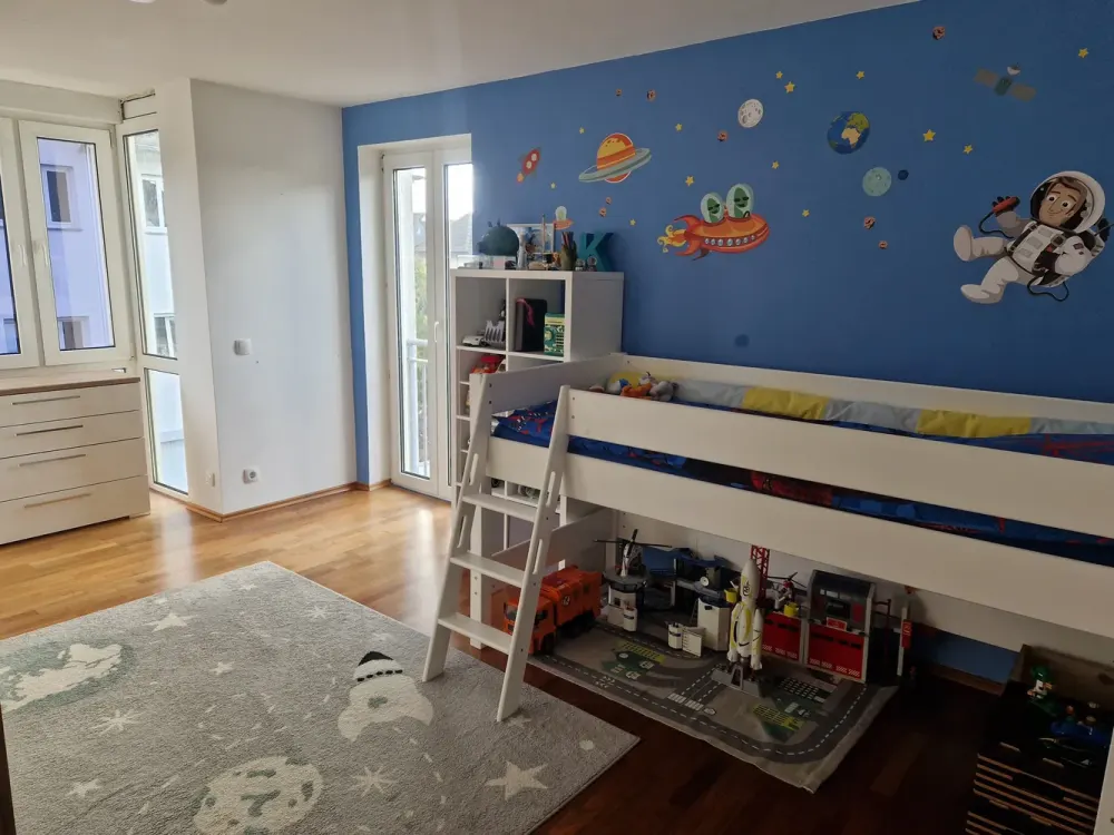 Helle 2 Zimmer in ruhiger Wohnlage mit Küche, saniertem Bad und Außenstellplatz