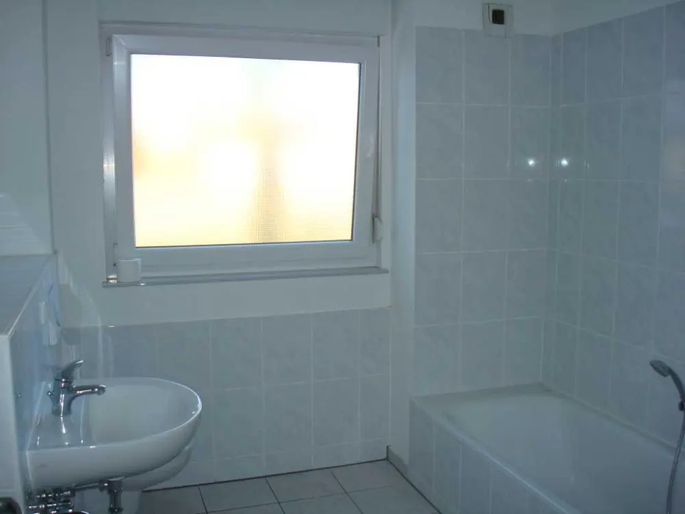 Top moderne und helle 3-Zi.-Whg. 74m² in Eschborn, TGL-Bad