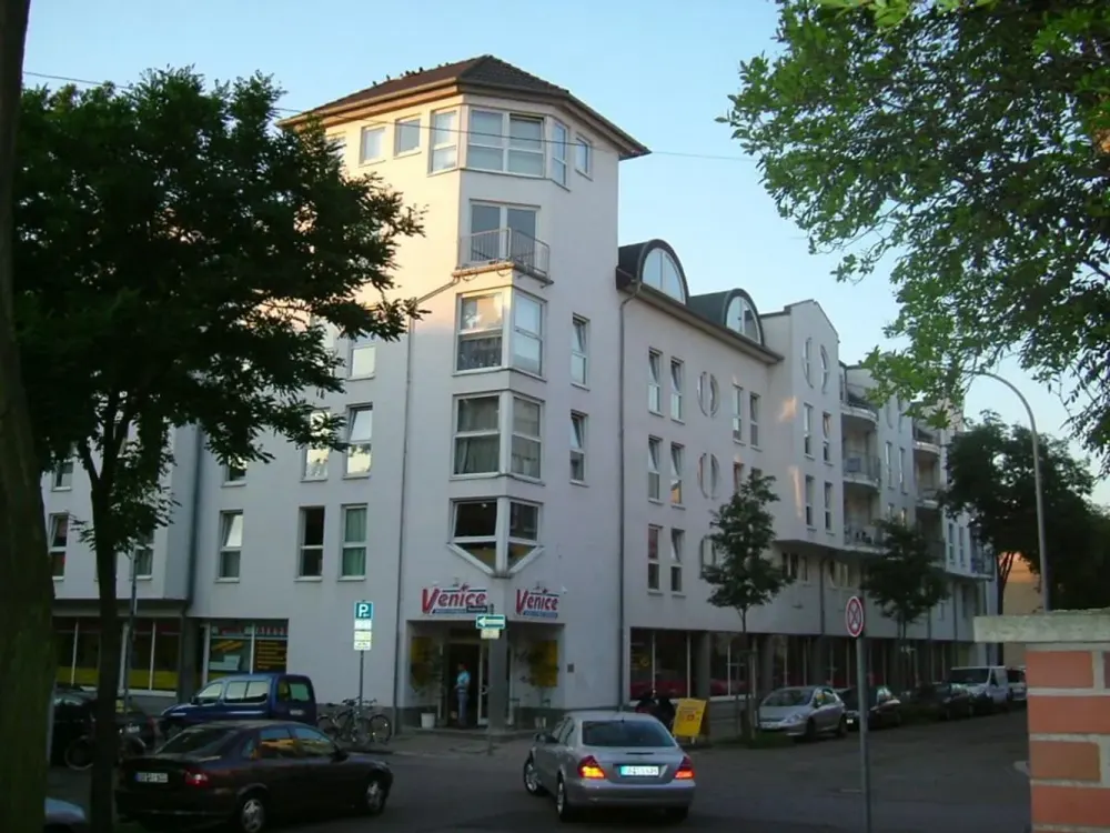 Renovated 2-Room Apartment with Kitchen in Saarbrücken-City