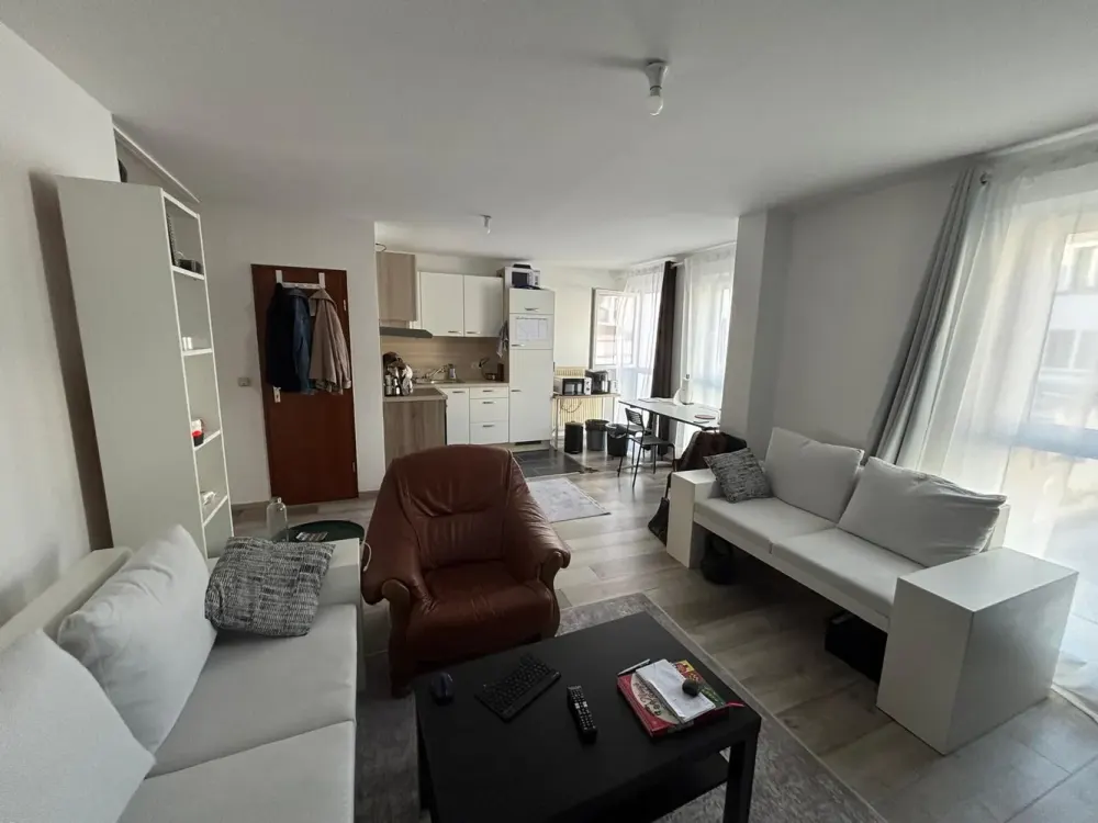 Renovated 2-Room Apartment with Kitchen in Saarbrücken-City