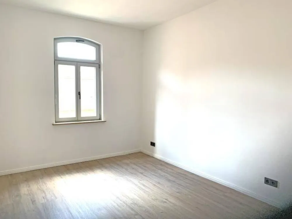 N-Steinbühl: Erstbezug! Attraktive 3-Zi-Whg., 3.OG (m.A.), Einbauküche, Kühlung, Balkon, Stpl.
