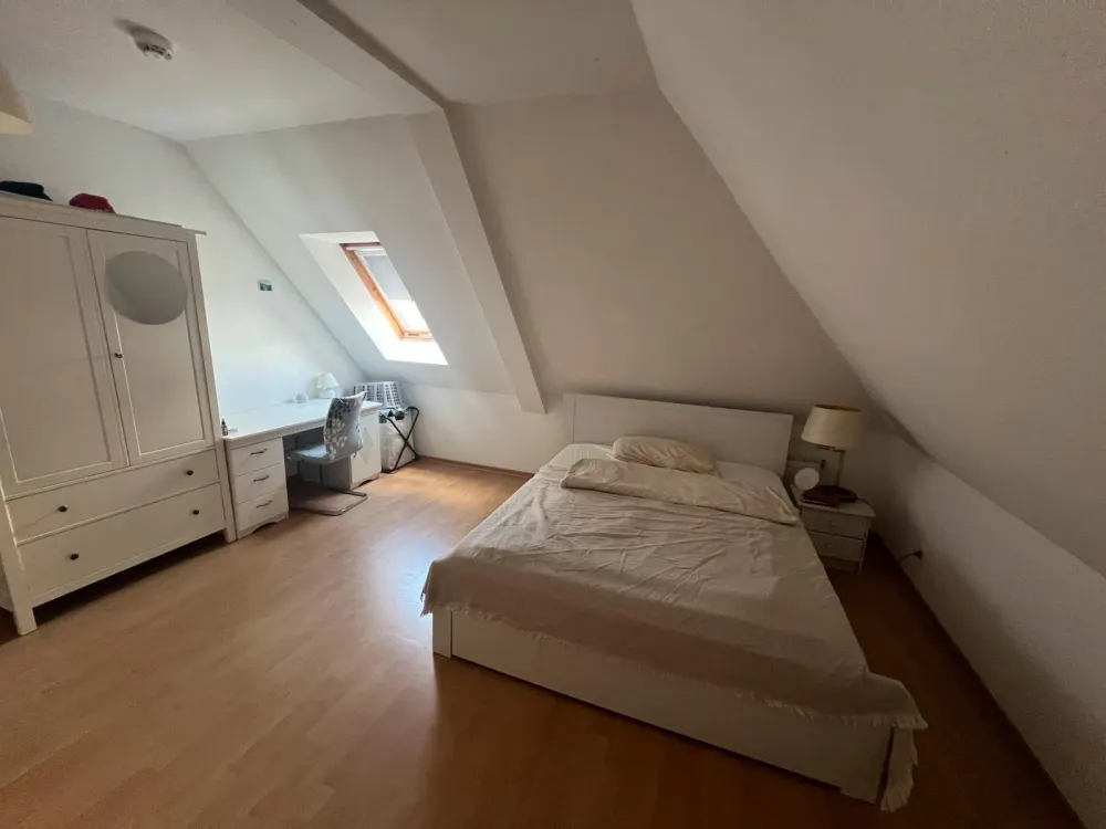 Helle 3 Zimmer Dachgeschosswohnung (ca.69m²) - Nachmieter gesucht