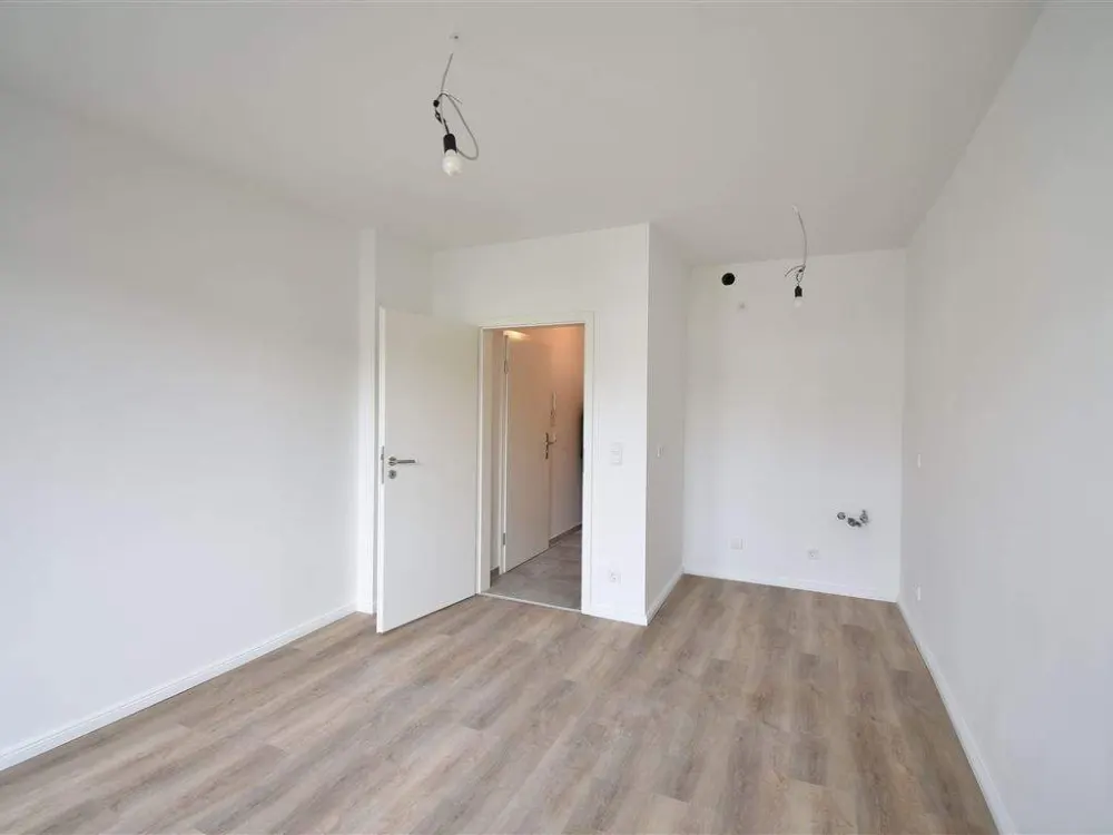 Ideal für Singles! Sanierte 2-Zi-Whg mit Balkon zu vermieten