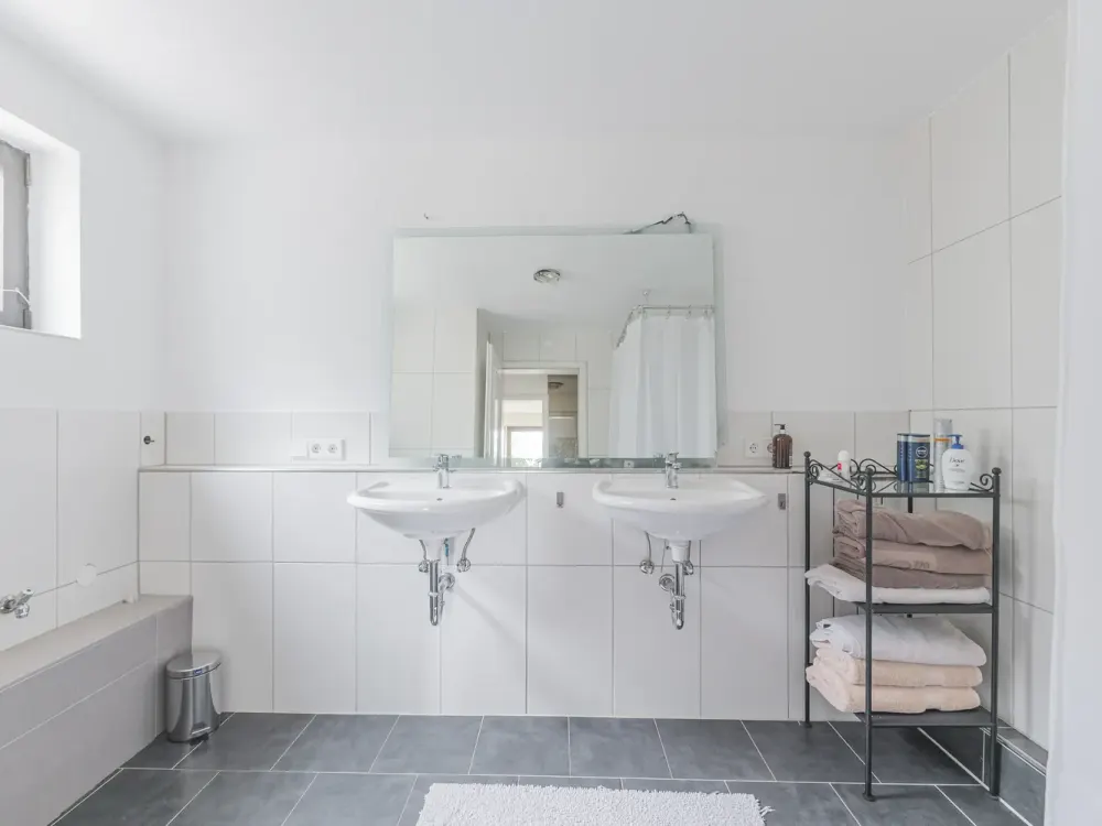 Charmante Einliegerwohnung in exklusiver Stuttgarter Halbhöhenlage
