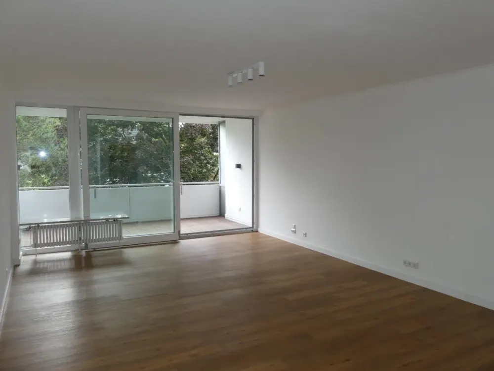 1 Room Apartment in HH-Blankenese (central location), South-facing + Underground Parking Space