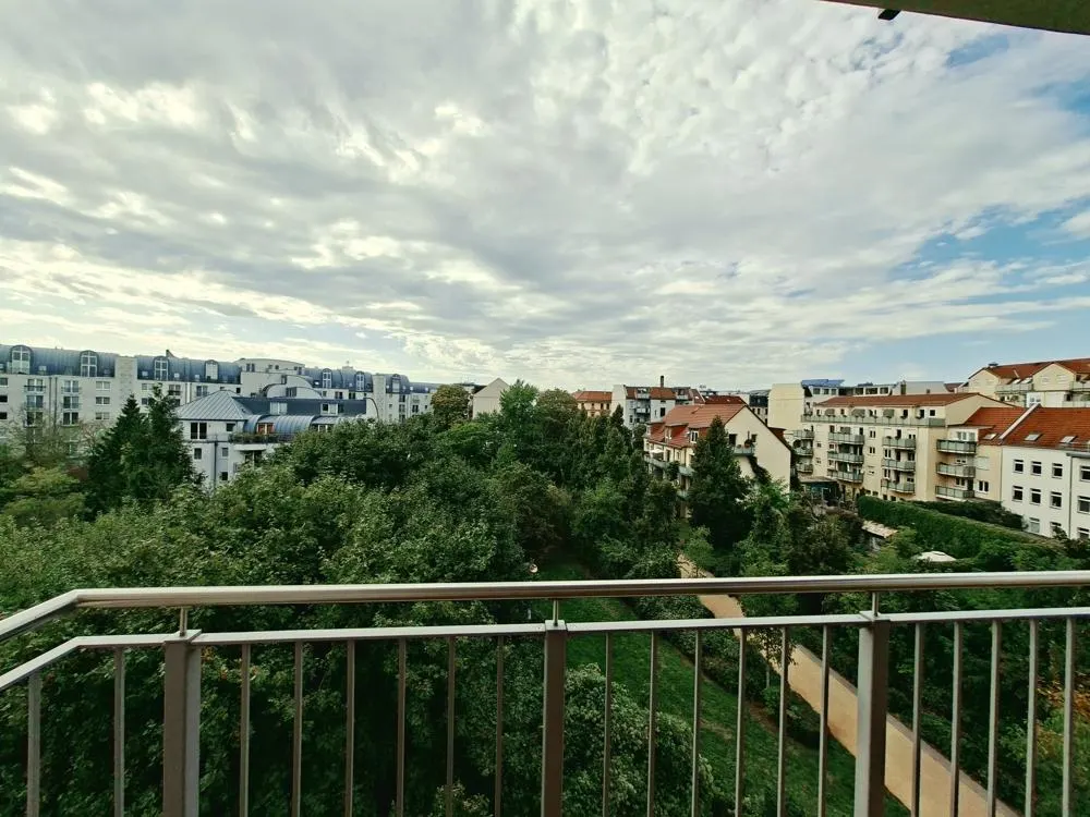 // 2 Zimmer mit EBK und Balkon // herrlicher Ausblick // SP mgl. //