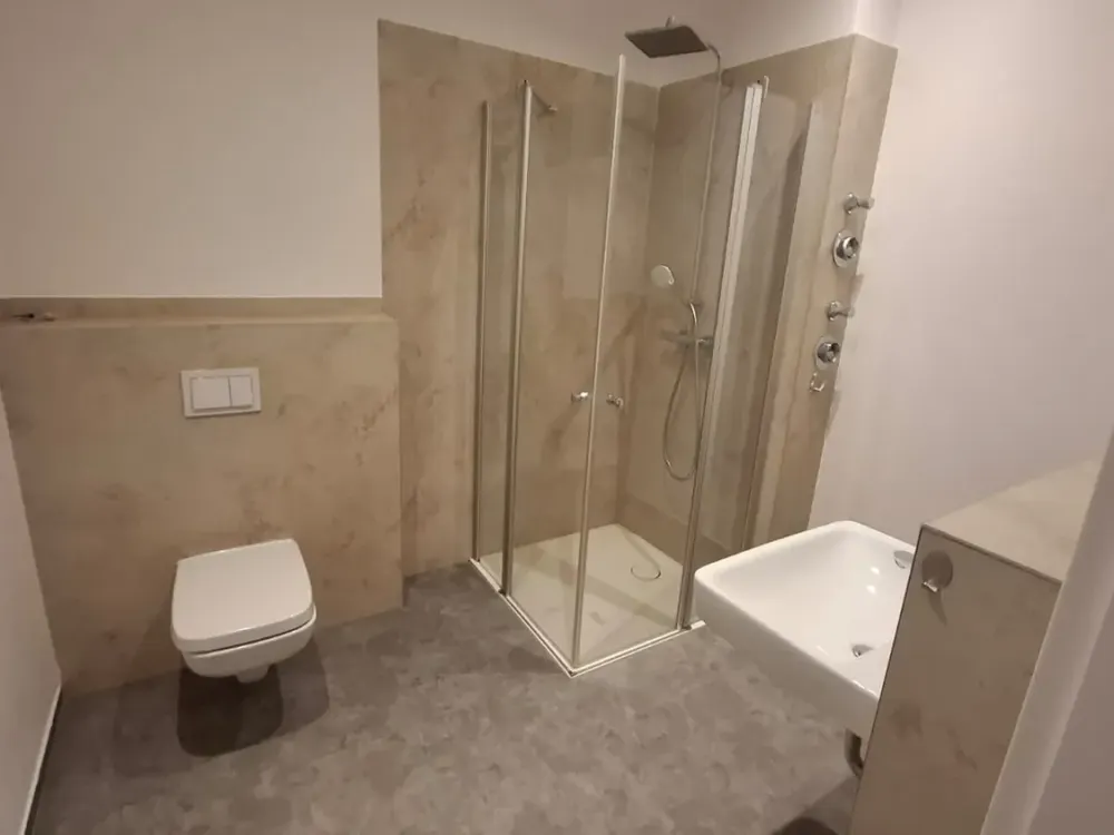frisch sanierte helle 2 Raum Wohnung mit Balkon