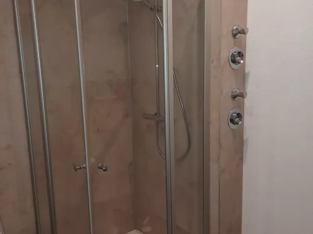 frisch sanierte helle 2 Raum Wohnung mit Balkon