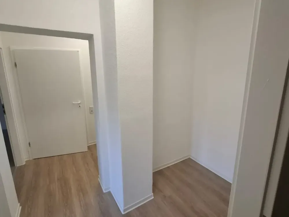 frisch sanierte helle 2 Raum Wohnung mit Balkon