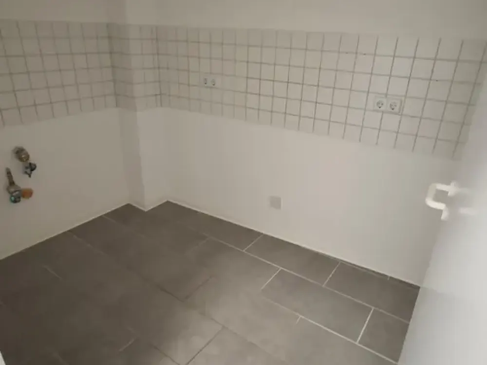 frisch sanierte helle 2 Raum Wohnung mit Balkon