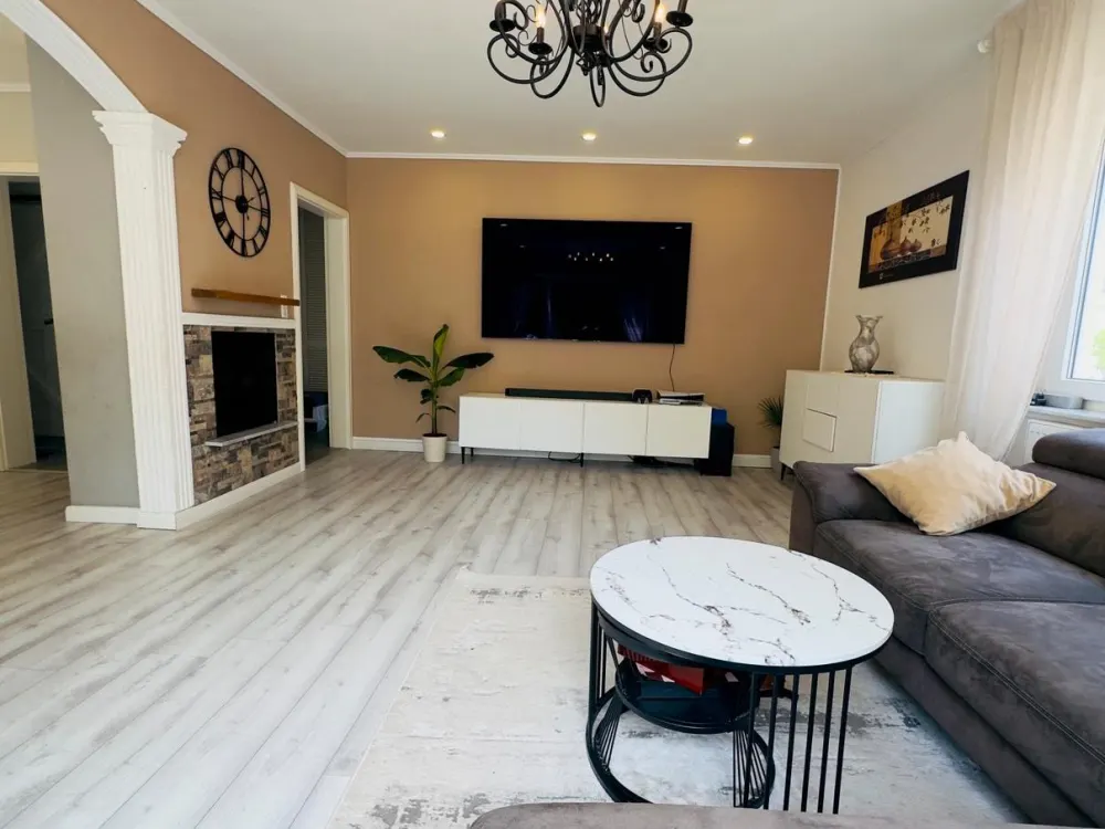 Exklusive 3,5-Zimmer-Designwohnung mit separatem DG-Zimmer