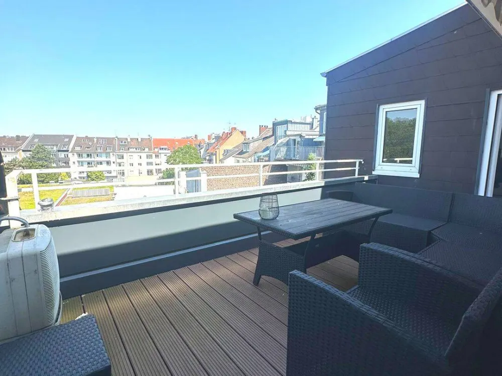Exclusive, hochwertig möblierte 3 Zi Terrassenwohnung mit Whirlpool für mind. 12 Monate zu vermieten