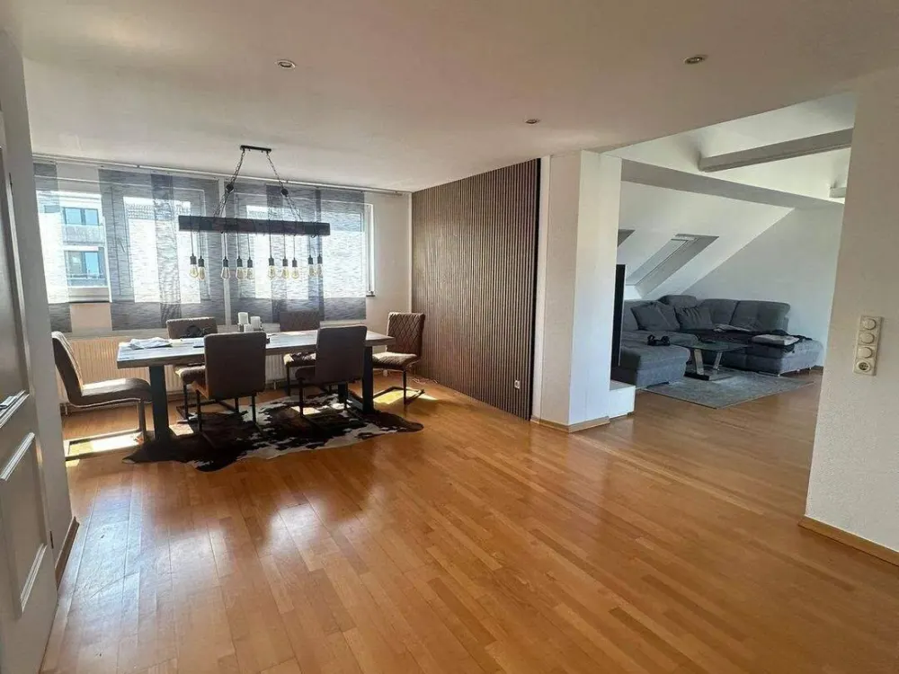 Exclusive, hochwertig möblierte 3 Zi Terrassenwohnung mit Whirlpool für mind. 12 Monate zu vermieten