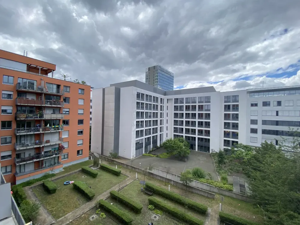 2 MONATE MIETFREI ... Super Zentral / Toller Schnitt 2 Zimmer mit franz. Balkon auf 2 Ebenen