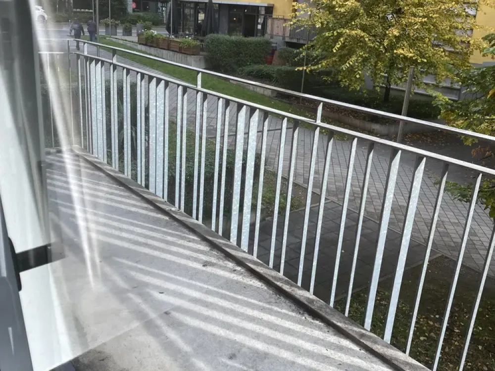 2 MONATE MIETFREI ... Super Zentral / Toller Schnitt 2 Zimmer mit franz. Balkon auf 2 Ebenen