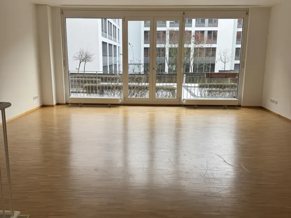 2 MONATE MIETFREI ... Super Zentral / Toller Schnitt 2 Zimmer mit franz. Balkon auf 2 Ebenen