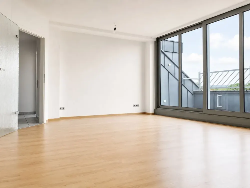 Lichtdurchflutete 3-Zimmer-Dachgeschosswohnung mit zwei Balkonen in Saarbrücken