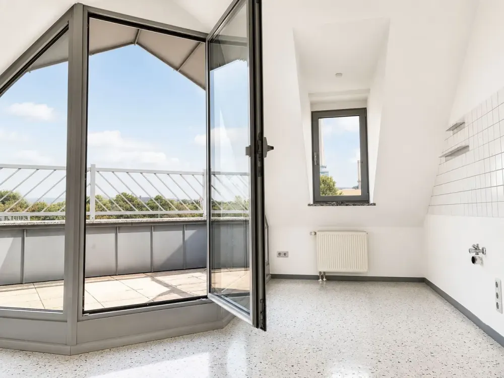Lichtdurchflutete 3-Zimmer-Dachgeschosswohnung mit zwei Balkonen in Saarbrücken