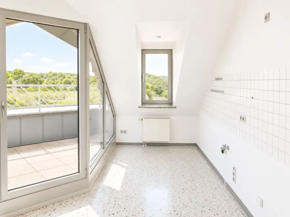Lichtdurchflutete 3-Zimmer-Dachgeschosswohnung mit zwei Balkonen in Saarbrücken