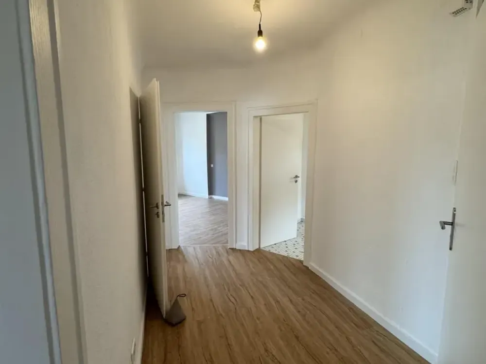 3 Zimmer Wohnung komplett neu saniert mit Gartenbenutzung !