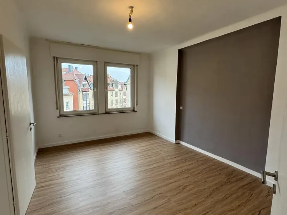 3 Zimmer Wohnung komplett neu saniert mit Gartenbenutzung !