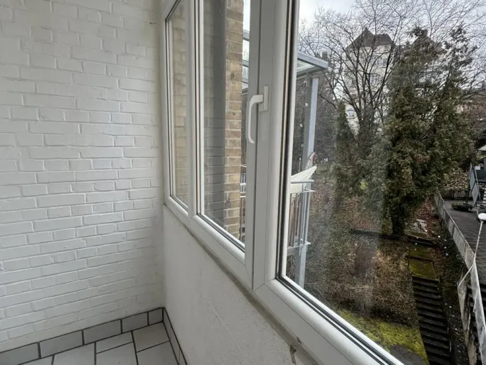 3 Zimmer Wohnung komplett neu saniert mit Gartenbenutzung !
