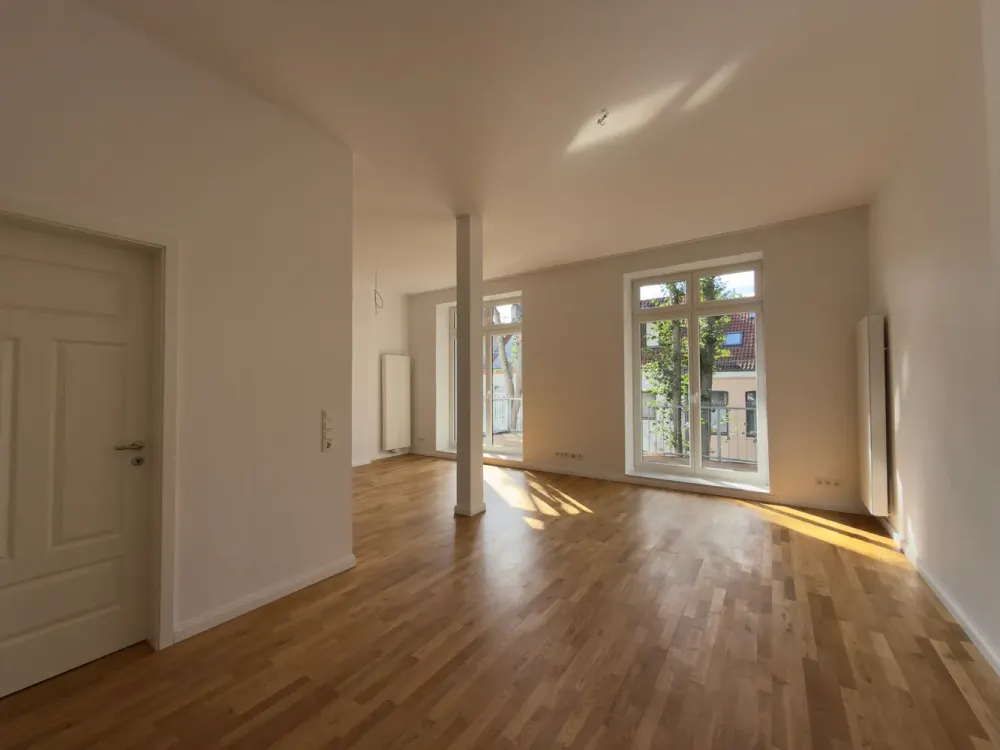 First-Class Renovated Old Building Apartment Am Dobben, Sophisticated Living in a Prime Location