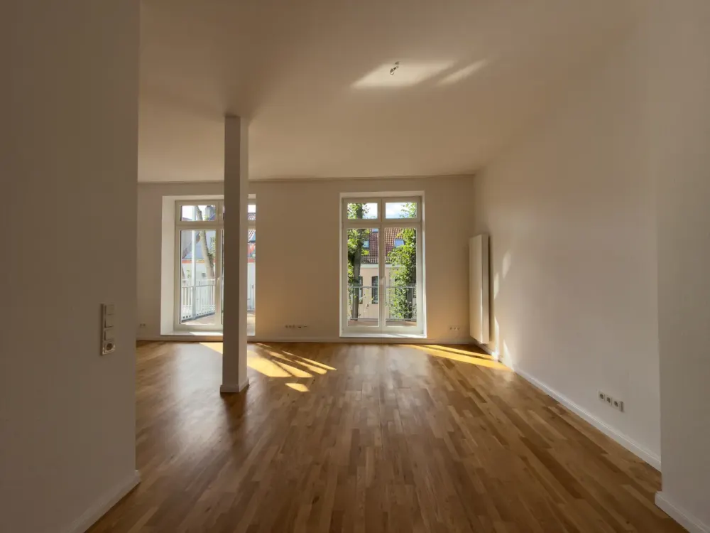 First-Class Renovated Old Building Apartment Am Dobben, Sophisticated Living in a Prime Location