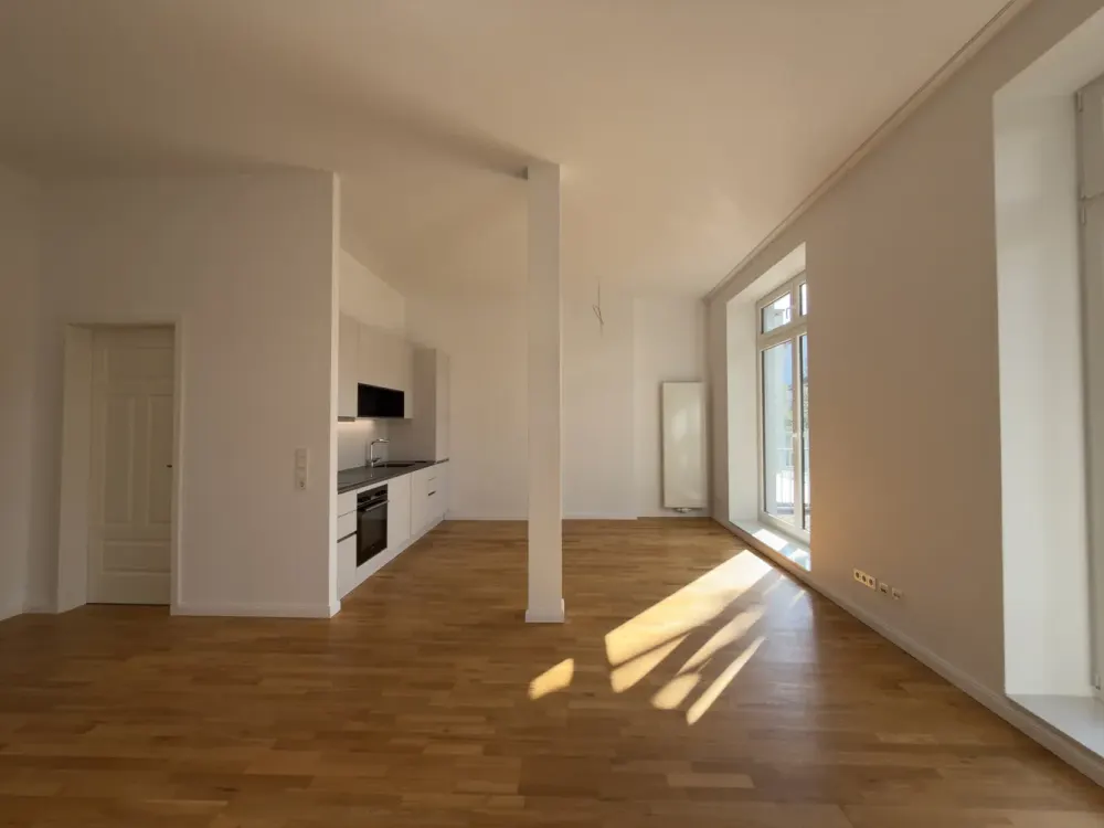 First-Class Renovated Old Building Apartment Am Dobben, Sophisticated Living in a Prime Location