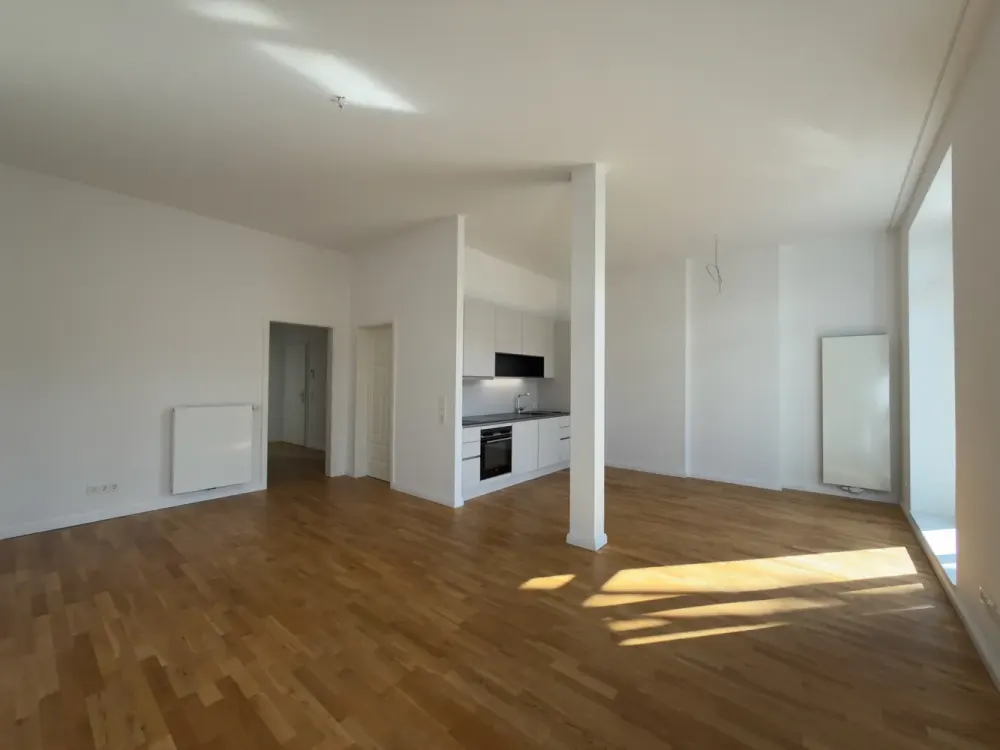 First-Class Renovated Old Building Apartment Am Dobben, Sophisticated Living in a Prime Location