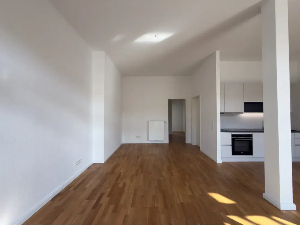 First-Class Renovated Old Building Apartment Am Dobben, Sophisticated Living in a Prime Location