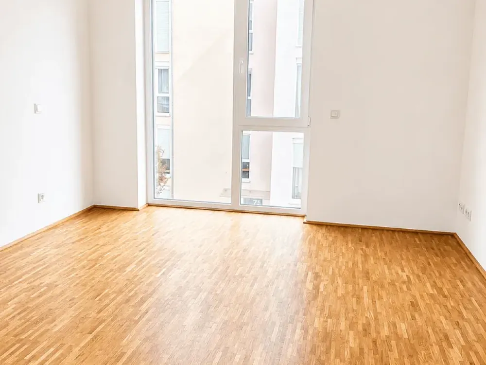 Attractive 3-Room Apartment with Balcony and Fitted Kitchen