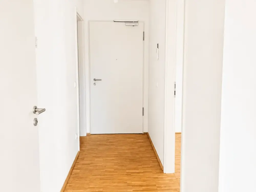 Attractive 3-Room Apartment with Balcony and Fitted Kitchen