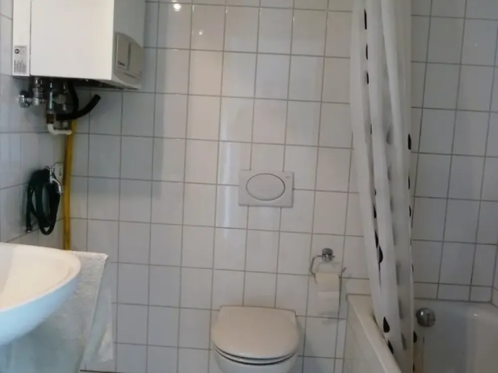 2-Zi-Wg, OF, hell, klarer Schnitt, City- und S-Bahn-Nähe, Balkon