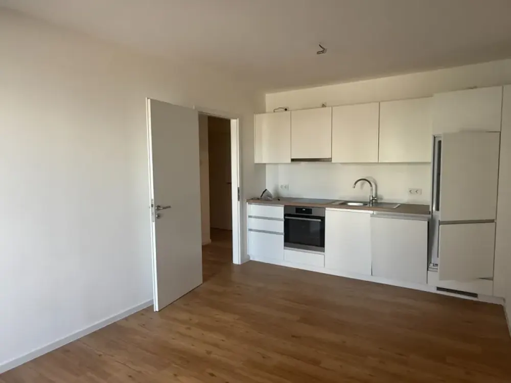 Beautiful 2-Room Apartment with Fitted Kitchen and Balcony | Available Short-Term