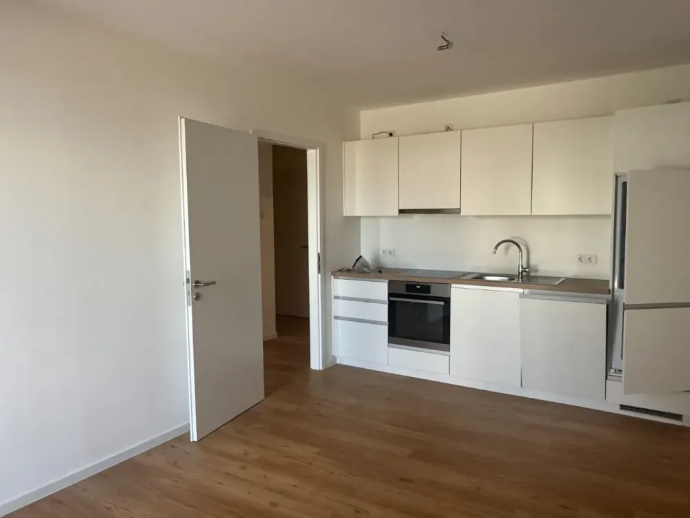 Beautiful 2-Room Apartment with Fitted Kitchen and Balcony | Available Short-Term